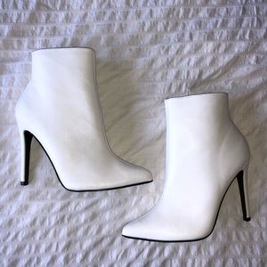 NEVER WORN: Fashion Nova White Bootie
